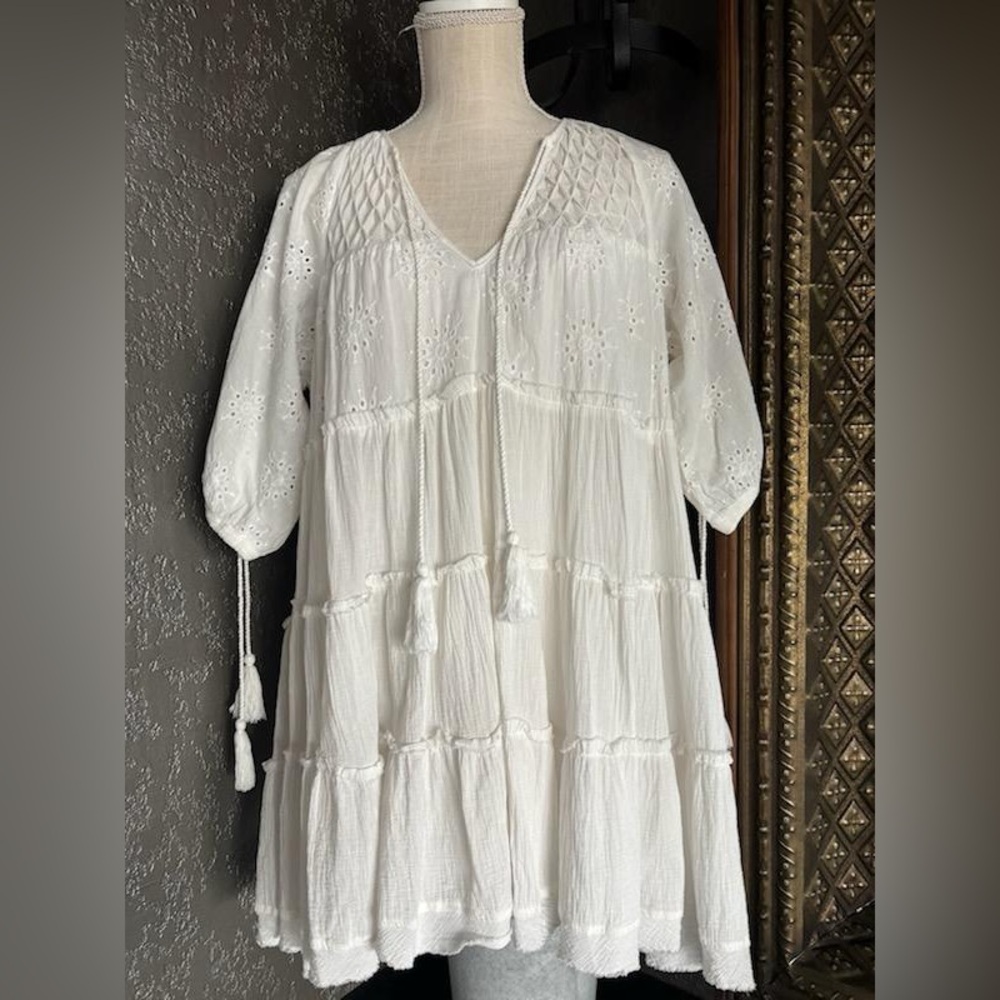 Lulu’s White Embroidered Babydoll Dress
size small
NWOT